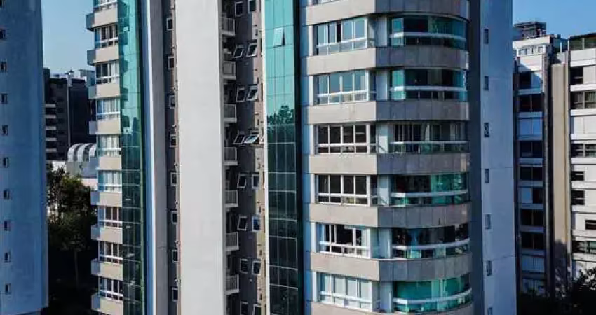 Apartamento com 202m², 3 suítes, lareira, churrasqueira, 3 vagas, infraestrutura