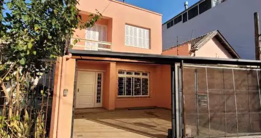Casa para locação de 200m2,4 quartos e 2 vagas, r$ 5.800,00 no bairro floresta.