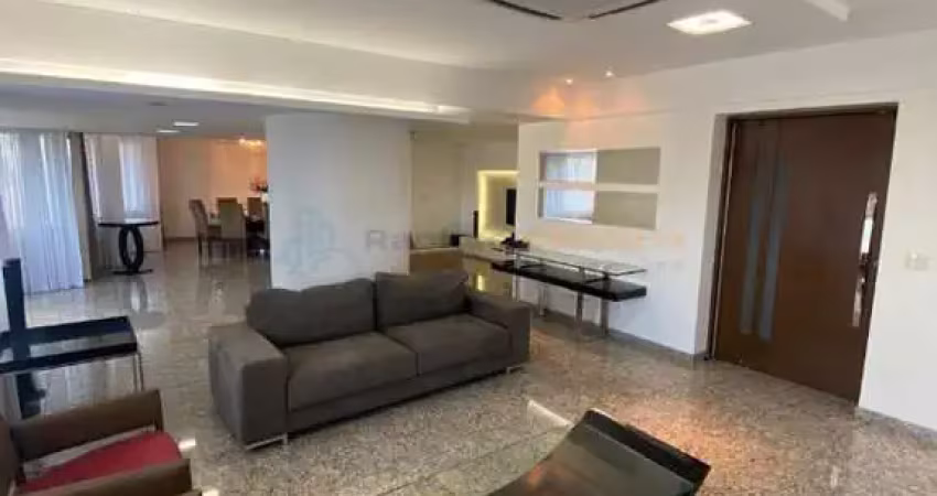Lindo e espaçoso apartamento de 330m² na praça do monteiro