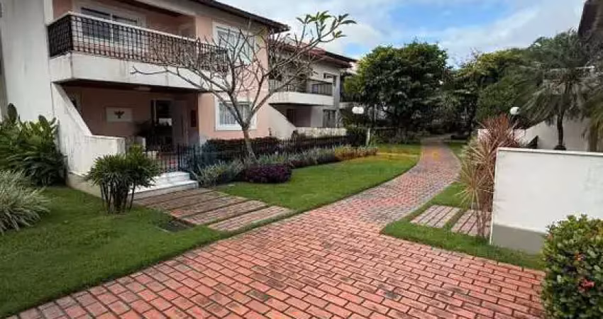 Linda e espaçosa casa disponível em condomínio no poço da panela