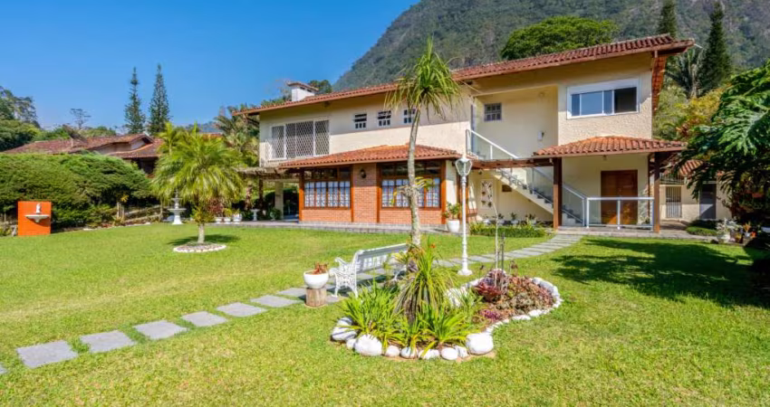 Casa com 5 quartos em condomínio no Comary, Teresópolis.