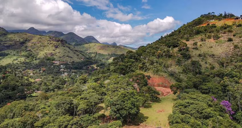 Terreno em condomínio no Cuiabá, Petrópolis.