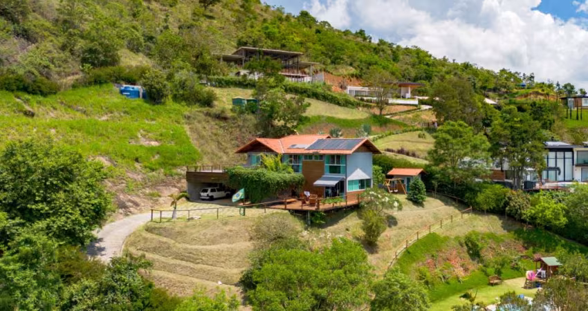 Casa com 4 quartos em condomínio em Itaipava, Petrópolis.