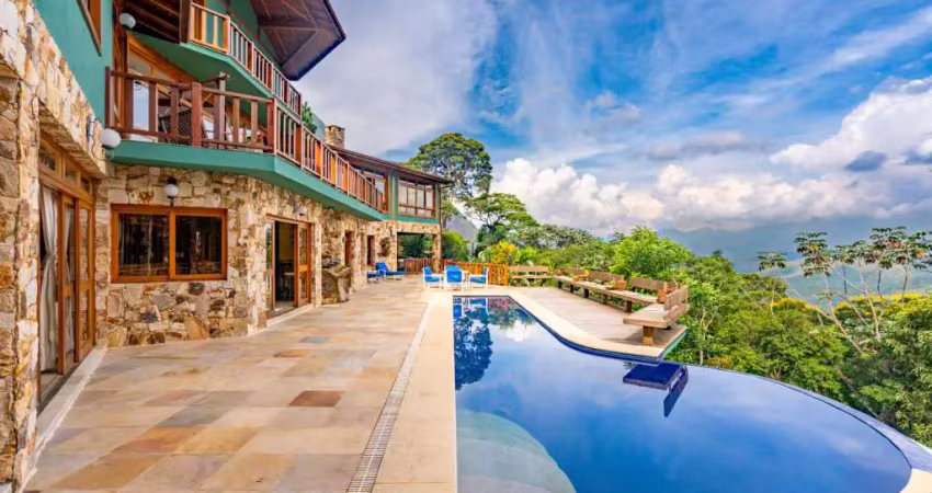Casa com 5 quartos em condomínio em Araras, Petrópolis.
