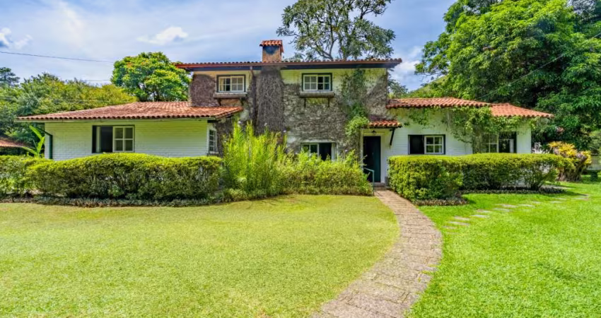 Casa com 10 quartos em condomínio no Cuiabá, Petrópolis.