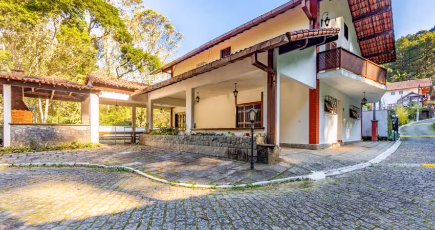 Casa com 4 quartos em condomínio na Granja Guarani, Teresópolis.