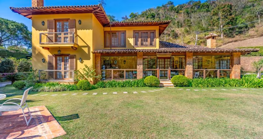 Casa com 4 quartos em condomínio em Araras, Petrópolis.