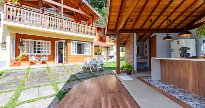 Casa em condomínio, 5 quartos, Comary Teresópolis.