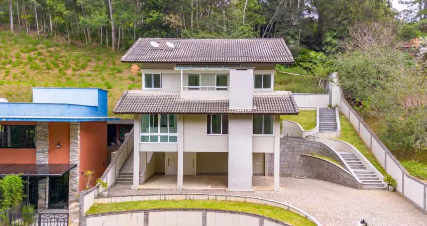 Casa com 4 quartos em quebra frascos, em teresópolis