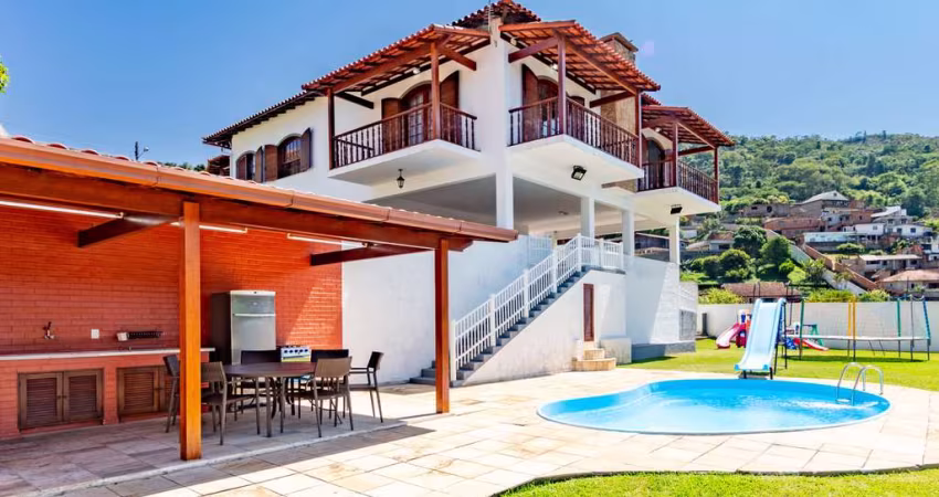 Casa com 5 quartos na Barra do Imbuí, Teresópolis.