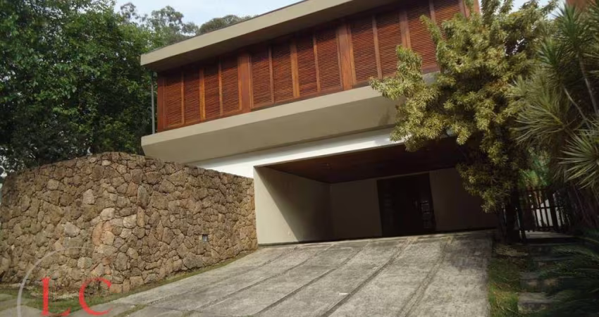 Casa em condomínio fechado à venda, 400m2., 5 Dormitórios sendo 3 Suites.