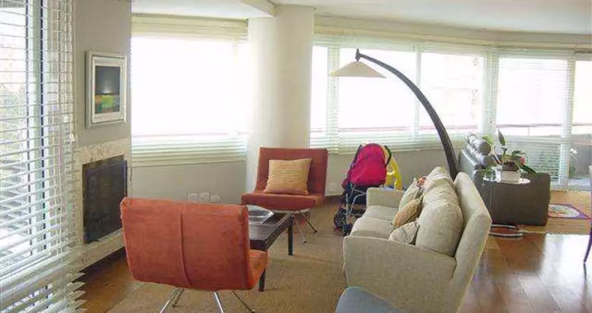 Apartamento à  venda Vila Andrade-Morumbi, 210mt2., 03 Suites, 04 vagas, depósito. ( Projeto do Arqto. Ruy Othake).  Oportunidade única!