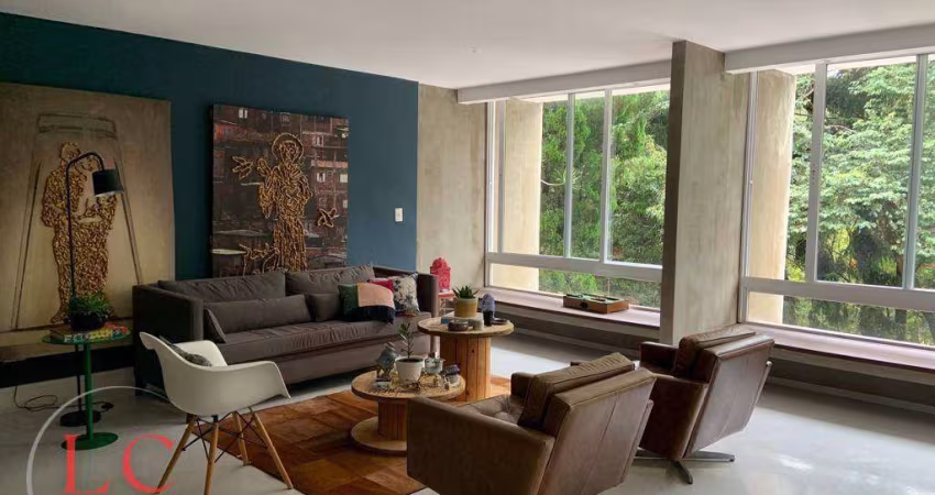 OPORTUNIDADE! casa à venda no Morumbi - AT – 1.241m2  AC - 937m2  6 Dormitórios sendo 4 suítes, 8 banheiros, 8 vagas.