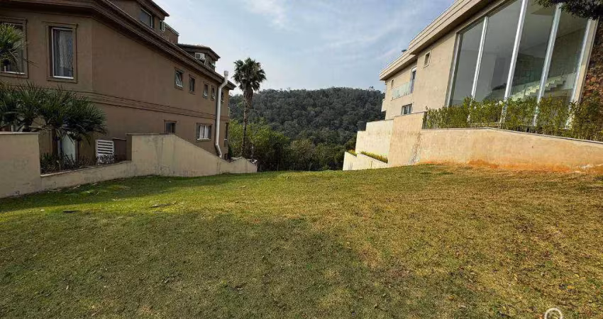 Terreno em declive com vista para mata e sem  vizinhos nos fundos à venda, 490 m² por r$ 2.940.000 - gênesis 2 - santana de parnaíba/sp