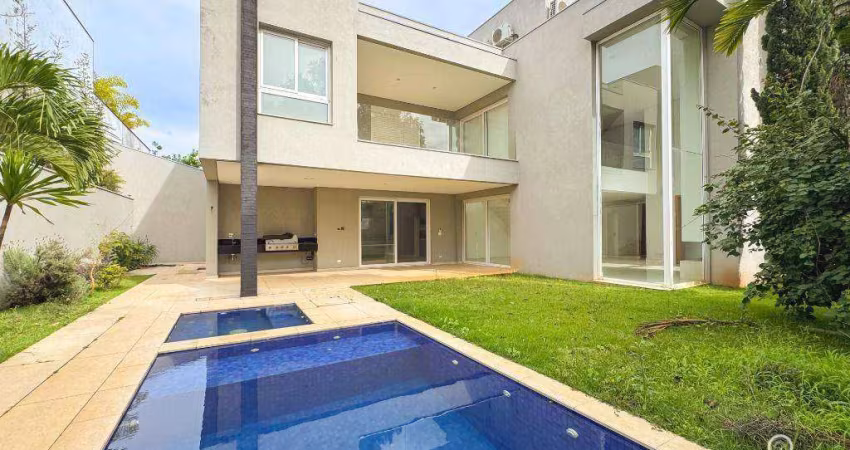 Casa de Luxo com 480m² Construídos em Condomínio Exclusivo