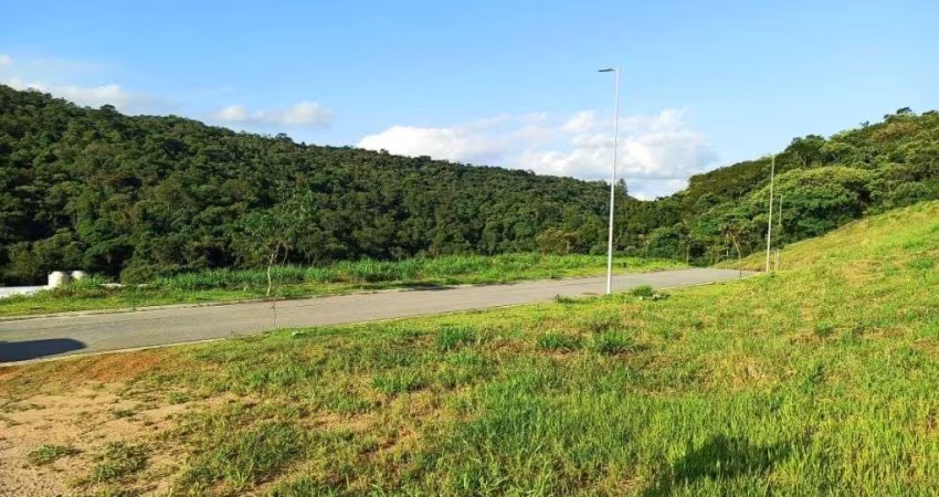 Terreno à venda, 420 m² , Fundos P/ Mata! Vista P/ Serra!