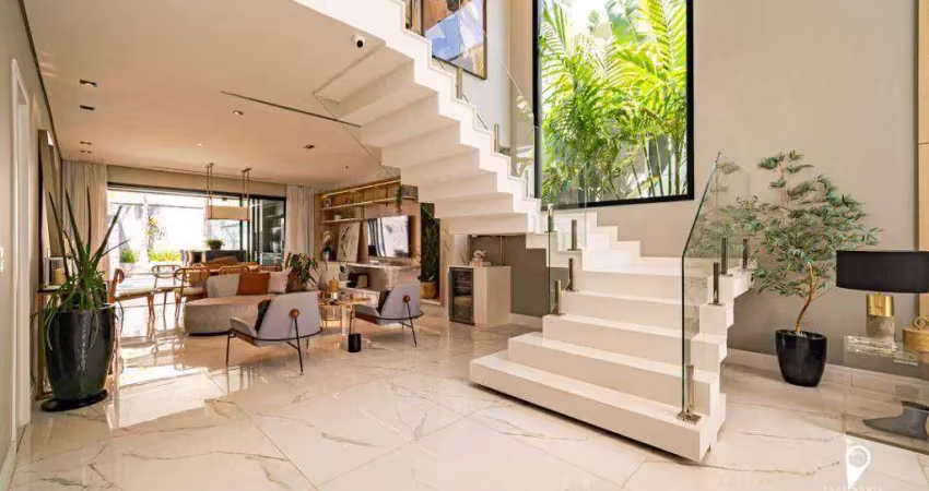 Casa com pé direito duplo e projeto diferenciado de marcenaria em todos os ambientes, 5 suítes !