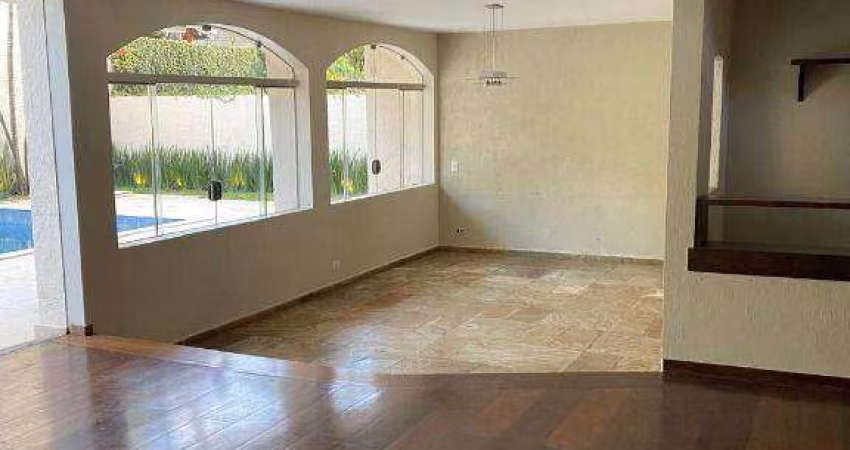 Casa  Ideal Para Retrofit  no Condomínio Alphaville 2, Oportunidade!