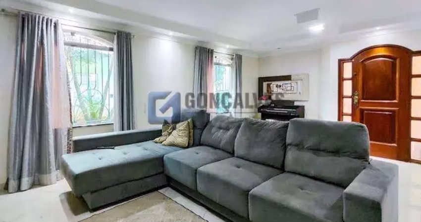 Casa com 4 quartos à venda na MIGUEL COUTO, R, Vila Pires, Santo André