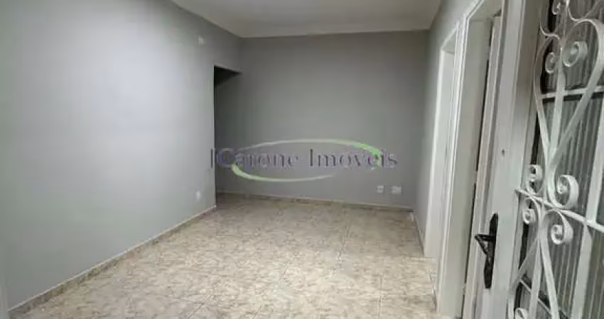 Apartamento térreo reformado de frente a venda com 2 quartos no bairro do macuco em santos / sp