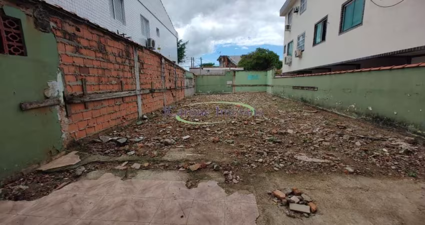 Terreno a venda em Santos no bairro do Macuco na Rua Bezerra de Menezes