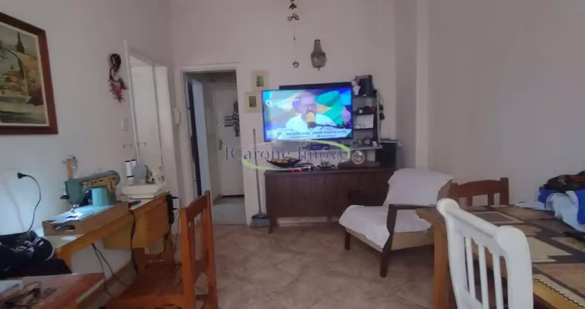 Venda de apartamento reformado na Avenida da Praia do Embaré em Santos / SP