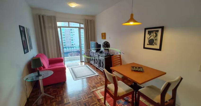 Apartamento a venda com 1 quarto e sacada com pequena Vista Mar a 1 quadra da Praia do Boqueirão em Santos / SP