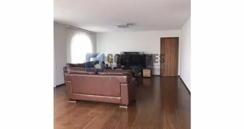 Apartamento com 4 quartos para alugar na CAMPOS SALES, R, Centro, Santo André