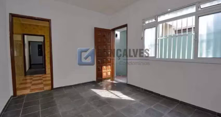 Casa com 2 quartos para alugar na RITA MASINI, R, Baeta Neves, São Bernardo do Campo