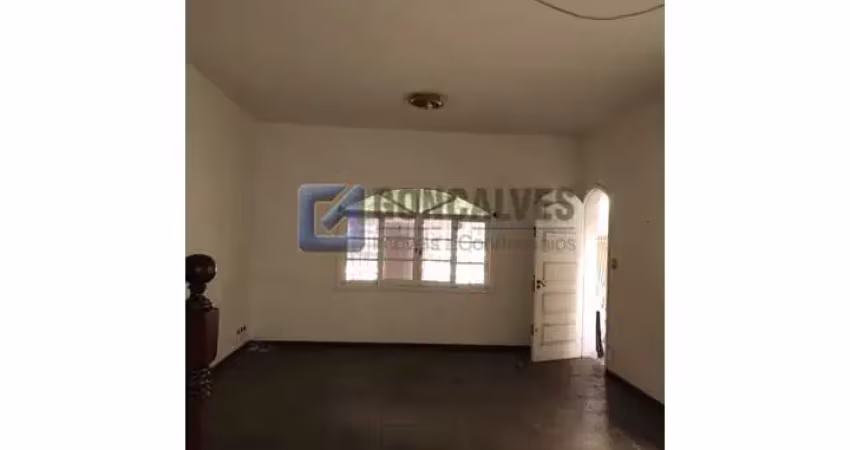 Casa com 2 quartos para alugar na VICENTE GALAFASSI, R, Nova Petrópolis, São Bernardo do Campo