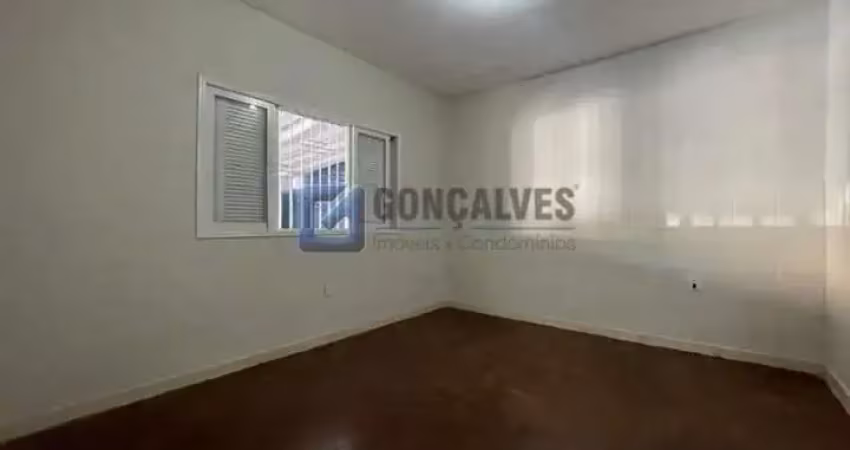 Casa com 2 quartos para alugar na CACAPAVA, R, Baeta Neves, São Bernardo do Campo