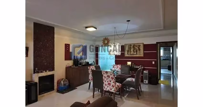 Casa com 4 quartos para alugar na SANTO ANTONIO, R, Santa Terezinha, São Bernardo do Campo