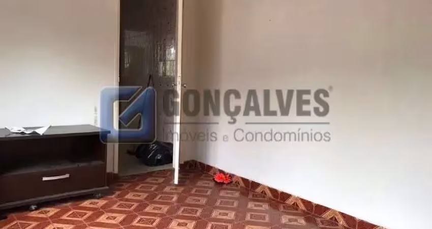 Casa com 2 quartos para alugar na ANGELO CUZZIOL, R, Ferrazópolis, São Bernardo do Campo