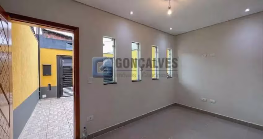 Casa com 2 quartos para alugar na INDIA, R, Parque Novo Oratório, Santo André