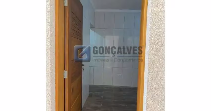 Casa com 2 quartos para alugar na DA PATRIA, R, Santa Terezinha, São Bernardo do Campo