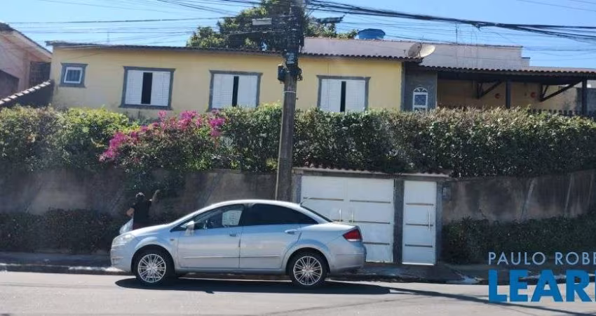 SOBRADO - PARQUE PINHEIROS - MG