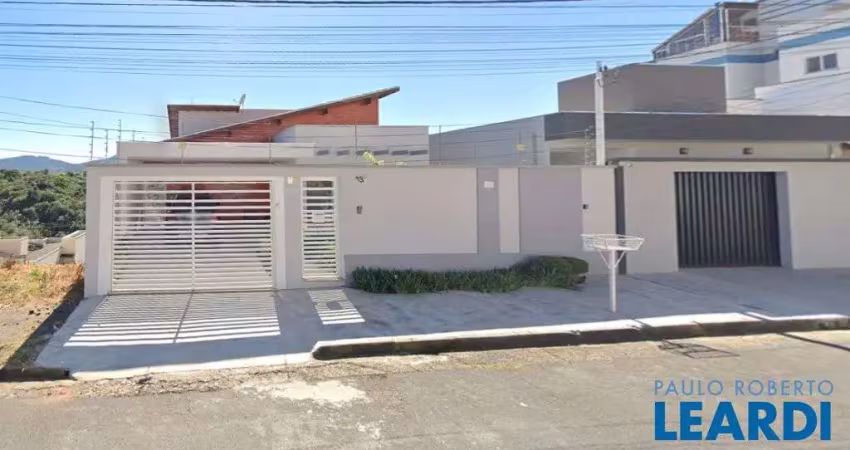 Casa com 3 quartos à venda no Residencial Morumbí, Poços de Caldas 