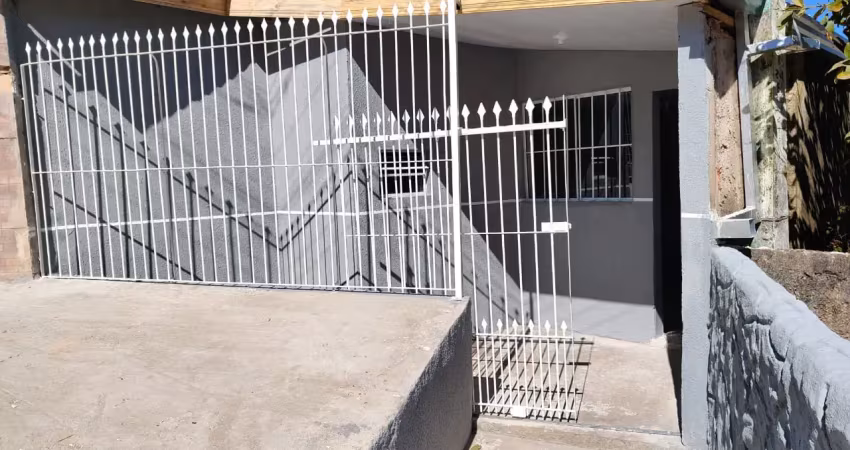 Casa com 2 quartos para alugar na Rua das Dálias, São Dimas, Colombo