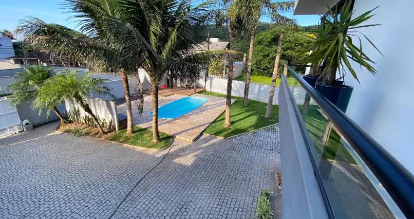Casa no bom retiro, localizada em rua tranquila. analisa permuta