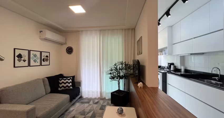 Apartamento mobiliado com 74 m², 3 dormitórios (1 suíte), sacada com churrasqueira e vista para área de preservação. living integrado, ótima lavanderia e móveis planejados.
