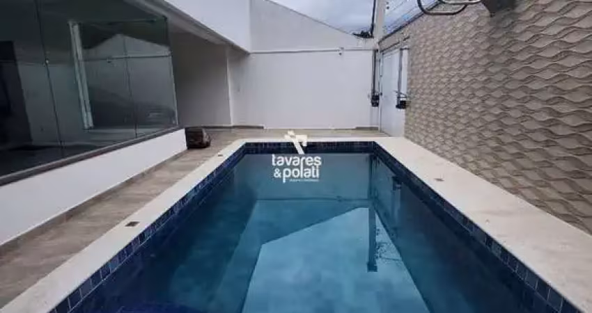 Casa à Venda em Canto do Forte, Praia Grande - SP