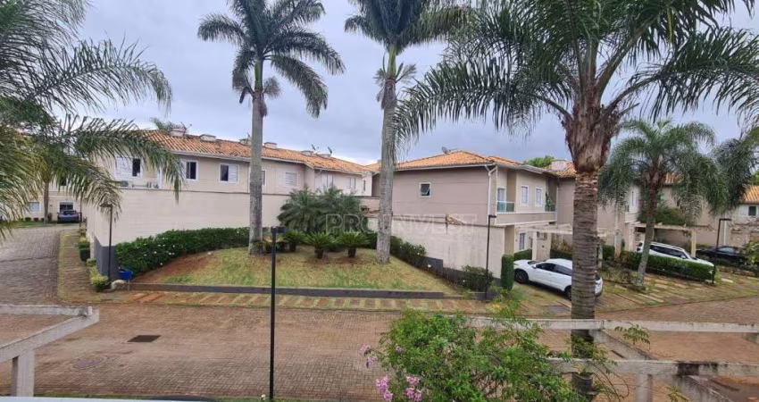 Casa à venda em condomínio na Granja Viana