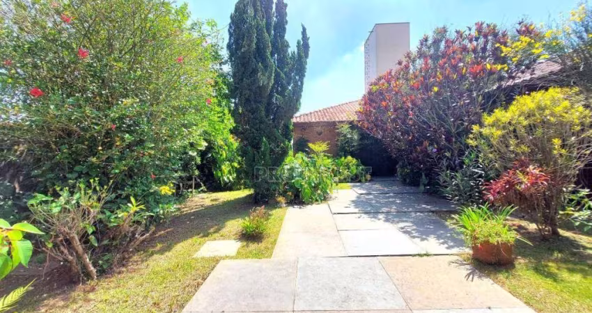 Casa com 2 dormitórios à venda, 238 m² por R$ 1.060.000,00 - Granja Viana - Fazendinha - Km 23 - Carapicuíba/SP