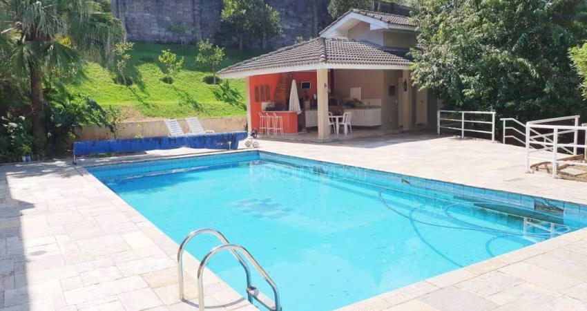 Casa à venda na Granja Viana -  Condomínio fechado - segurança 24h.