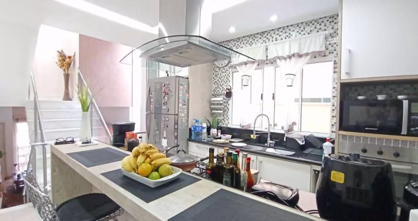 Casa com 3 dormitórios à venda, 194 m² por R$ 750.000,00 - Granja Viana - Cotia/SP