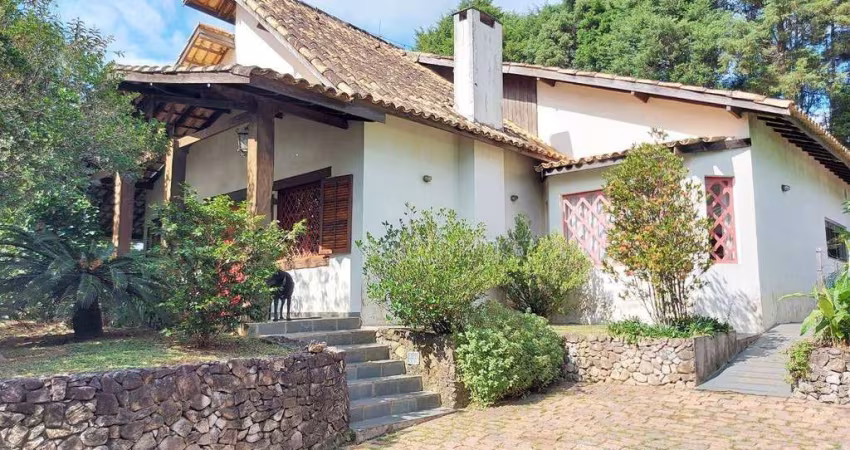 Casa térrea com 3 dormitórios à venda, 535 m² por R$ 2.600.000 - Chácara dos Lagos - Carapicuíba/SP
