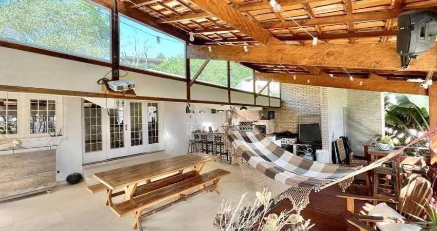 Casa com 3 dormitórios à venda, 600 m² por R$ 1.700.000,00 - Granja Viana - Carapicuíba/SP