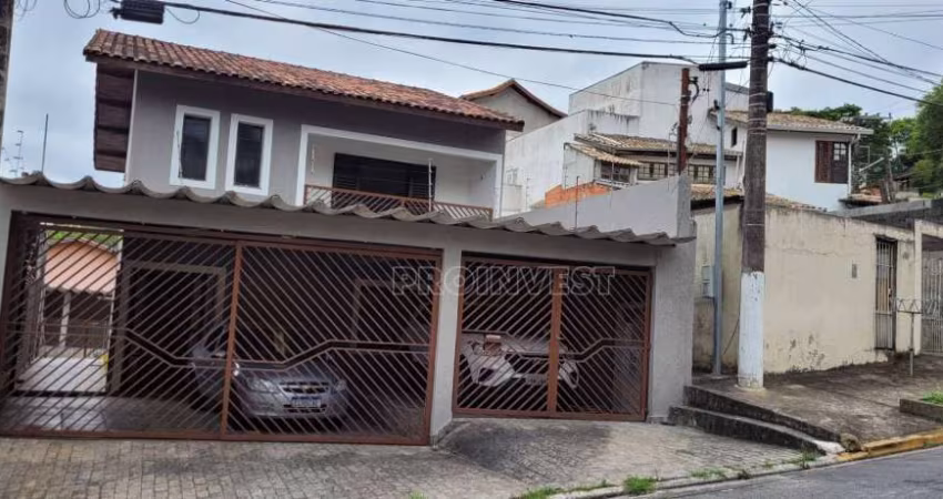 Casa com 3 dormitórios para alugar, 252 m² por R$ 5.791,00/mês - Jardim Semiramis - Cotia/SP