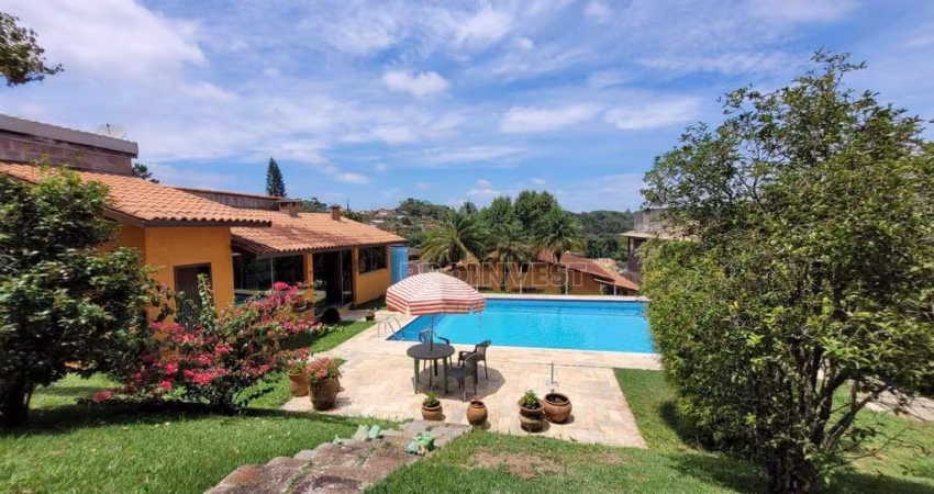 Casa com 3 dormitórios à venda, 260 m² por R$ 1.300.000,00 - São Roque - São Roque/SP