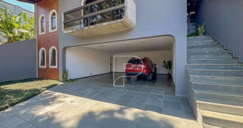 Casa à Venda na Granja Viana. 4 Dormitórios, Escritório, churrasqueira e energia solar com suorte elétrico. Aceita permuta 50% do valor.